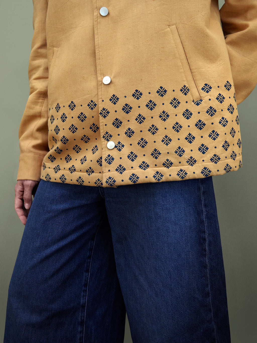 The Overshirt in Sand, hem detail